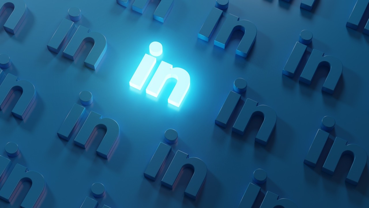 How the New LinkedIn Algorithm Works in 2025: A Data-Driven Guide to Maximising Engagement